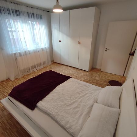 Modernes Apartment In Verkehrsguenstiger Lage Floersheim am Main Esterno foto